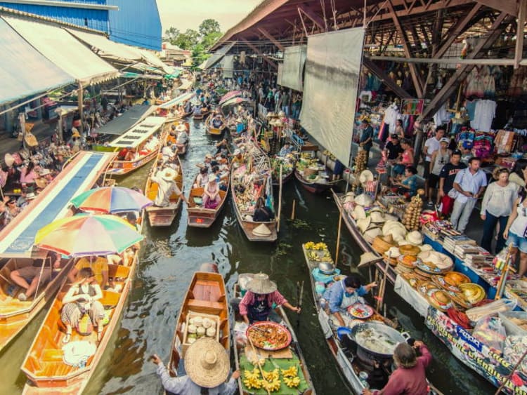 Damnoen Saduak Floating Market